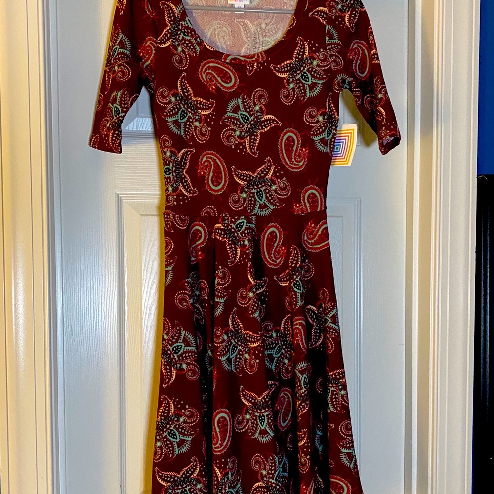 LuLaRoe XS Paisley burgundy wine Nicole